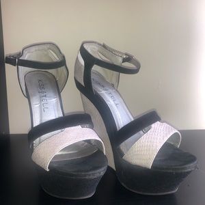 Womens platform wedge shoe